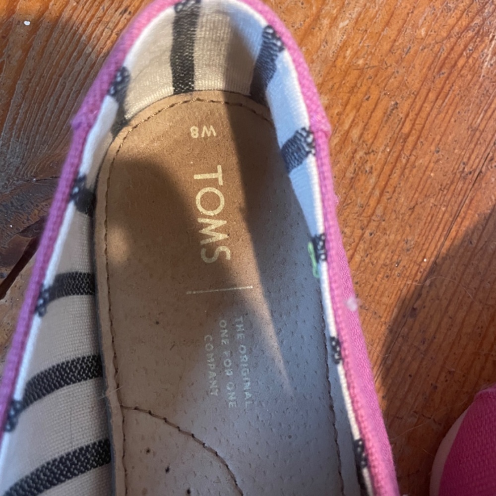 Pink Toms - Picture 3 of 4
